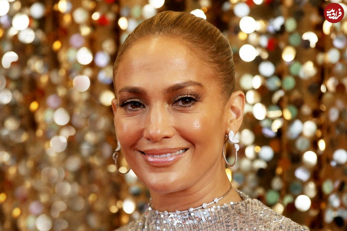 عکس| سفر در زمان؛ «جنیفر لوپز» در چهل و یکمین دوره جوایز سالانه گرمی؛ سال 1377