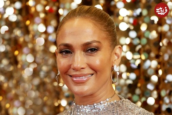 عکس| سفر در زمان؛ «جنیفر لوپز» در چهل و یکمین دوره جوایز سالانه گرمی؛ سال 1377