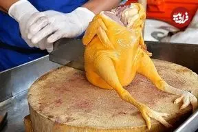 ببینید| غذای خیابانی در تایلند؛ پخت سوپ مرغ و نارگیل در بانکوک