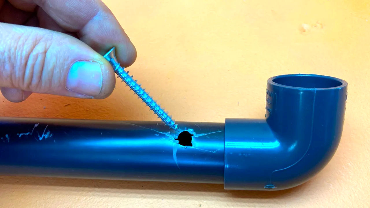( ویدئو) با این روش لوله شکسته پلاستیکی را در دو دقیقه تعمیر کنید! 