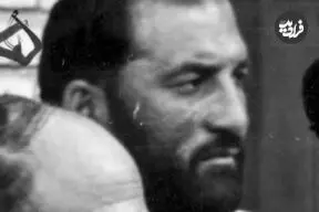 عکس| سفر به گذشته؛ باستانی کارها در حال ماساژ دادن شعبان جعفری؛ سال 1350