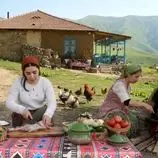ببینید| غذای روستایی در ایران؛ پخت پیراشکی گوشت با ران بره در طبیعت زیبای گیلان