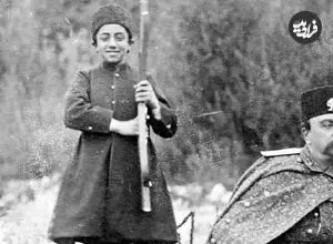 عکس| سفر زمان؛ «ملیجک دوم» در کنار فرزندان‌اش از همسر دوم و در اواخر دوره قاجار