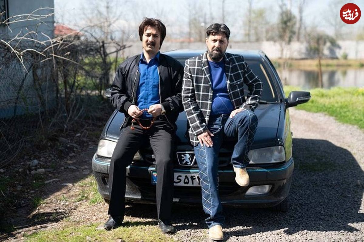 عکس| سفر در زمان؛ «نقی، بائو، رحمت و ارسطو» سریال پایتخت در حال والیبال بازی کردن در استخر؛ دهه 90
