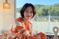 عکس| سفر زمان؛ چهرۀ «بانو سویا» (سریال جومونگ) در 44 سالگی در پشت‌صحنۀ فیلم جدیدش