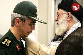 عکس؛ سفر به تاریخ؛ «سرلشکر باقری» در حال دست دادن با آیت‌الله طاهری اصفهانی در جبهه
