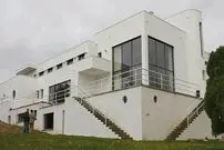 تصاویر| تلاقی هنر و معماری مدرنیست در حومه پاریس؛ ویلایی که شبیه یک کشتی است