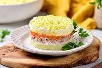  سالاد روسی میموزا؛ اگر به دنبال طعمی متفاوتی از سالاد هستید
