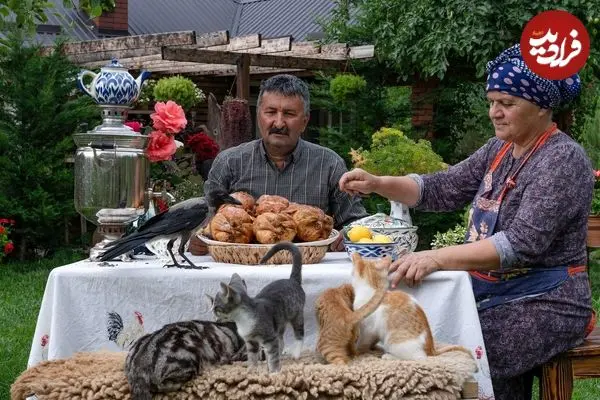 ببینید| غذای روستایی در آذربایجان؛ پخت مرغ شکم پر در روستایی زیبا