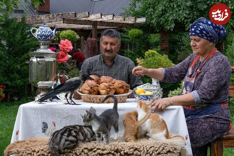 ببینید| غذای روستایی در آذربایجان؛ پخت مرغ شکم پر در روستایی زیبا