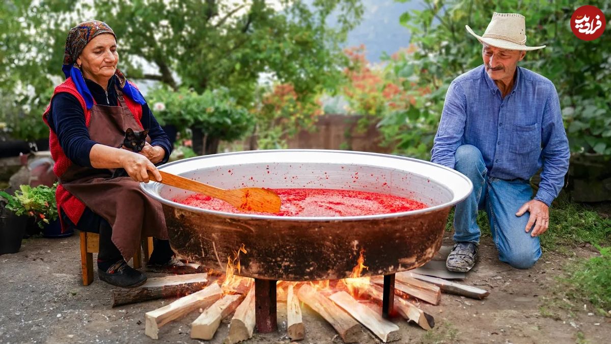 (ویدئو) غذای روستایی در آذربایجان؛ پخت پیتزا و ماکارونی به روش محلی