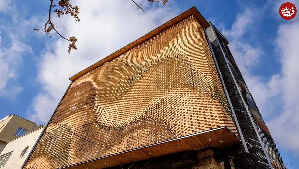 تصاویر؛ شاهکار معماری در اراک؛ آموزه ای برای اجرای هندسه پارامتریک نمای ساختمان