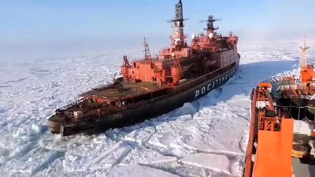 ( ویدیو) فیلمی از عظمت بزرگترین کشتی یخ شکن جهان در اقیانوس منجمد شمالی