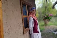 تصاویر| سفر در زمان؛ «نجمه» سریال سوجان در حاشیه یک تئاتر در رشت؛ سال 1401