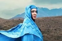 عکس| سفر زمان؛ چهرۀ «رویا نونهالی» در پشت‌صحنه «روشنایی شب»