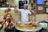 ببینید؛ غذای خیابانی در ایران؛ طبخ کله پاچه برای صبحانه در تهران
