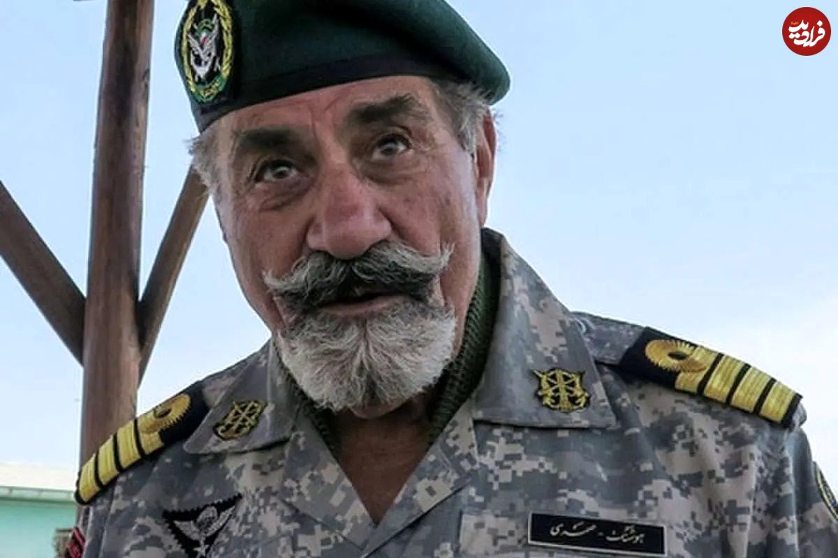 عکس؛ سفر در زمان؛ «ناخدا صمدی در کنار دریادار سیاری» در یک مراسم؛ سال 1396