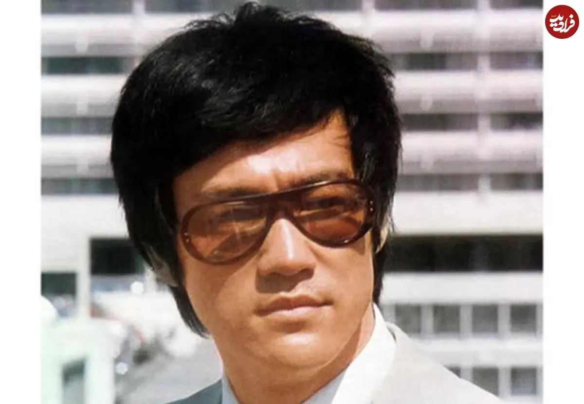 عکس| سفر در زمان؛ «بروسلی» با مدل ریش متفاوت در یک مصاحبه؛ سال 1350