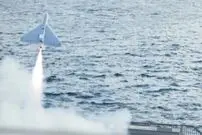 ببینید؛ شلیک غیرمنتظره اولین پهپاد انتحاری از پیشرفته‌ترین ناو جنگی آمریکا؛ زنگ خطر در خاورمیانه