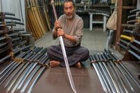 ببینید| مراحل تماشایی ساخت یک شمشیر کاتانای افسانه ای سامورایی ها با بلبرینگ