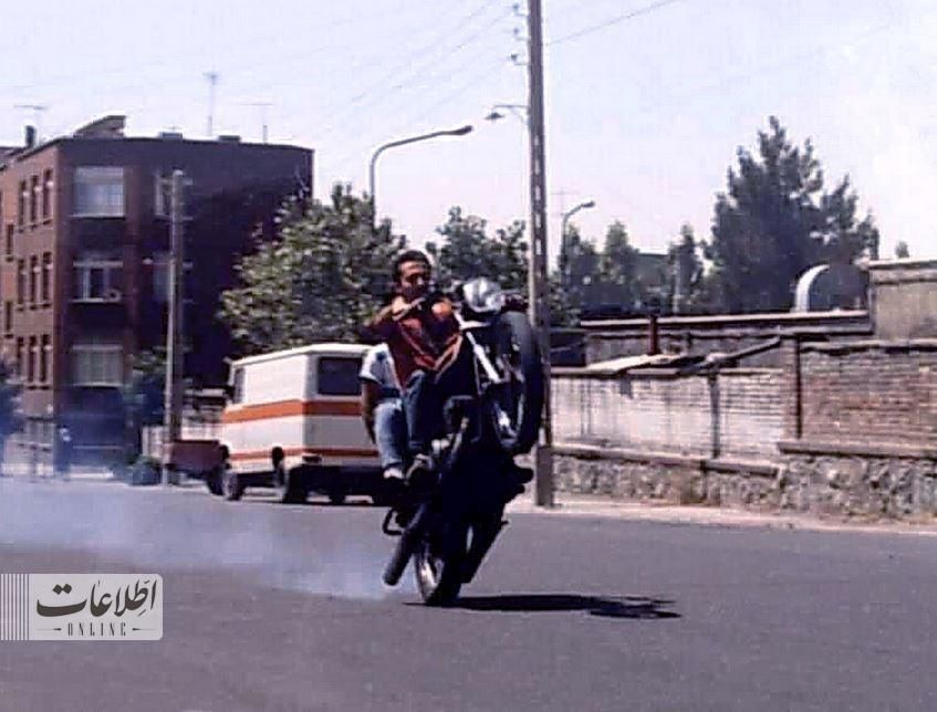 (تصاویر) سفر به ایران قدیم؛ تردد با موتورسیکلت ۴۰۰ در تهران ممنوع شد
