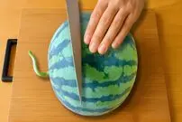 ببینید؛ روش های ساده و سریع برای برش زدن و تزئین هندوانه در تابستان گرم