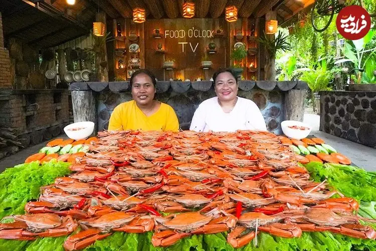 ببینید| غذای روستایی در سنگاپور؛ پخت خرچنگ به روش سنتی و زیر کاه