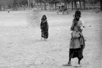 عکس| سفر زمان؛ کودکان اصفهانی در میدان نقش جهان؛ بیش از یک قرن قبل