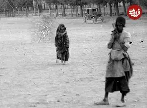 عکس| سفر زمان؛ کودکان اصفهانی در میدان نقش جهان؛ بیش از یک قرن قبل