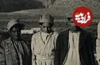 عکس| سفر زمان؛ عکس یادگاری جوانان قشقایی در کنار آرامگاه کوروش؛ 80 سال قبل
