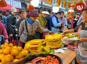 ببینید؛ غذای خیابانی در چین؛ پخت مرغ زعفرانی، کیک ذرت، غذاهای دریایی، نودل سیب زمینی و ... در یون نان