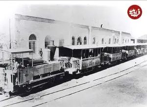 عکس| سفر در زمان؛ خروج مسافرین ماشین دودی از ایستگاه شهرری در دوره قاجار