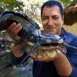 ببینید| غذای روستایی در آذربایجان؛ تهیه سوپ و کباب گربه ماهی در یک روستایی بهشتی