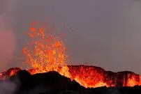 (ویدئو) تصاویر جدید از فوران دوباره آتش‌فشان ایسلندی در منطقه مسکونی