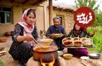ببینید| غذای روستایی در افغانستان؛ پخت سوپ با مرغ، هویج و فلفل توسط زوج مسن افغان