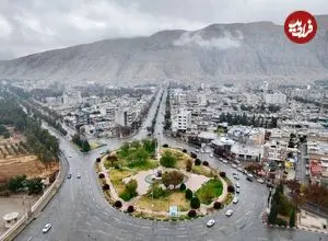 عکس| سفر به ایران قدیم؛ حصیربافی در بیرون از شهر «زرقان» فارس؛ حدود 60 سال قبل