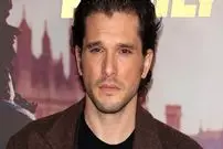 عکس| سفر در زمان؛ «کیت هرینگتون» در فرودگاه لس آنجلس؛ سال 1391