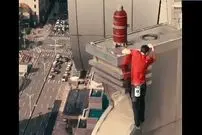 ببینید| بالا رفتن از آسمان‌خراش ۵۰۸ متری بدون طناب ایمنی!