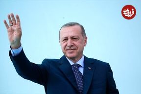عکس| سفر در زمان؛ «رجب طیب اردوغان» در محاصره خبرنگاران در لندن؛ سال 1381