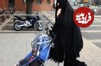 عکس زن محجبه موتورسوار با فرزندش و واکنش به آن