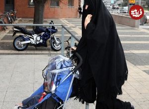 عکس زن محجبه موتورسوار با فرزندش و واکنش به آن