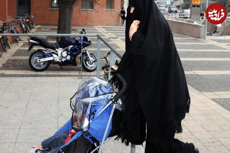 عکس زن محجبه موتورسوار با فرزندش و واکنش به آن