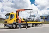 ( ویدیو) جرثقیل، راننده بدهکار را در پمپ بنزین غافلگیر کرد