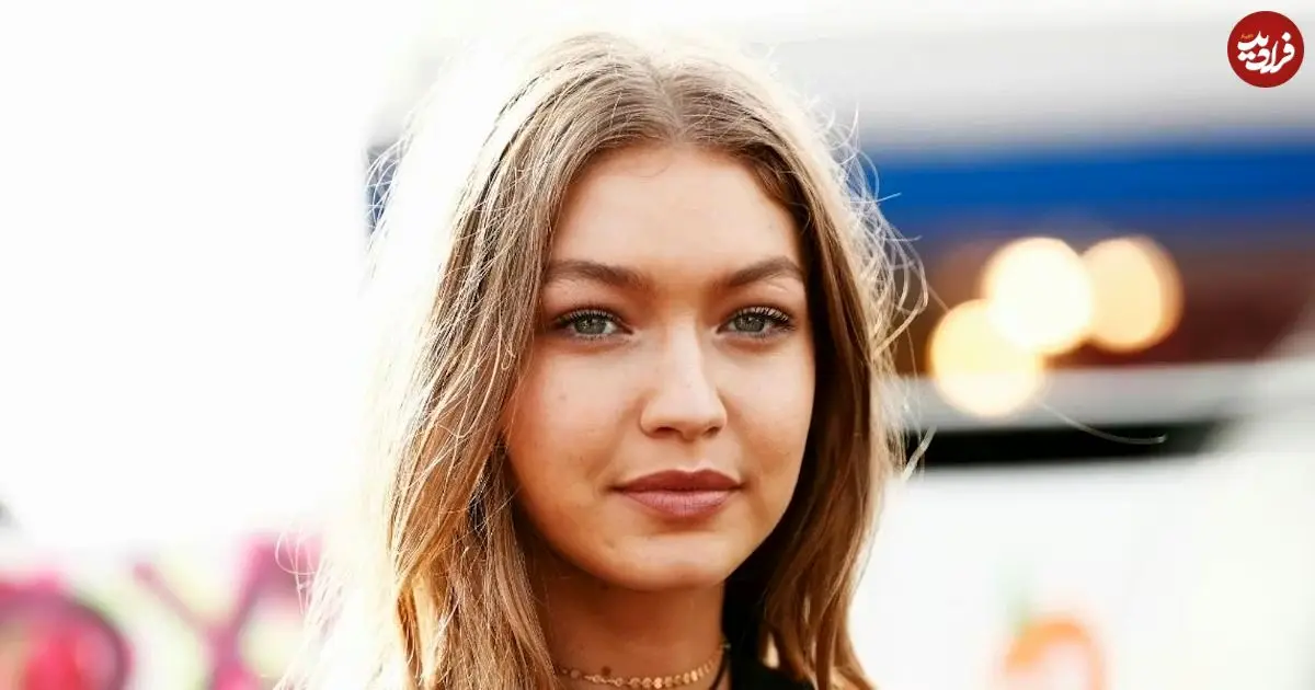 عکس| سفر در زمان؛ «جی جی حدید» در 24 سالگی و در حال سخنرانی در نیویورک؛ سال 1398