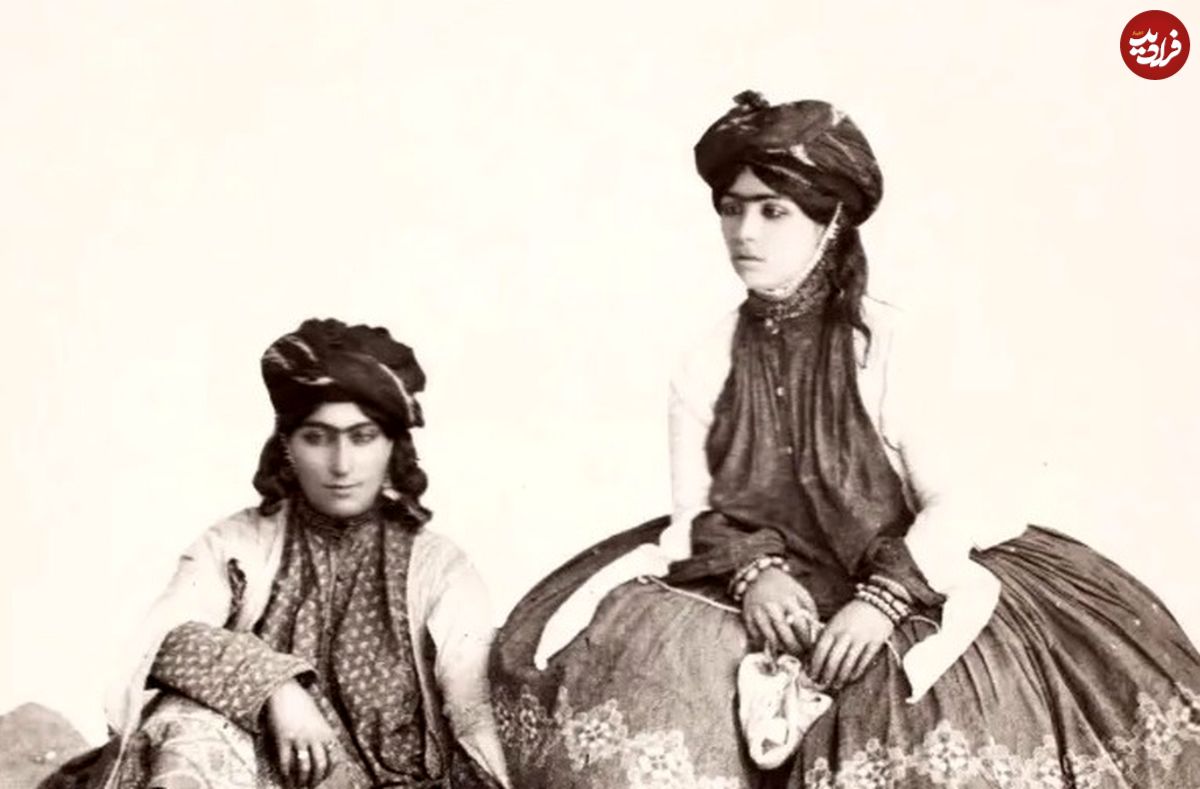 عکس| سفر به ایران قدیم؛ ژست «دختران کُرد» در حال حمل کوزههای آب؛ بیش از یک قرن قبل