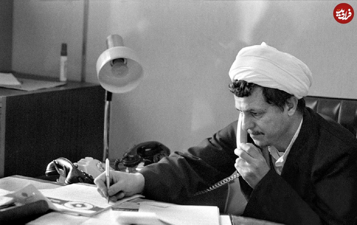 عکس؛ سفر در زمان؛ «هاشمی رفسنجانی در مراسم تحلیف ریاست جمهوری رهبر انقلاب»؛ سال 60