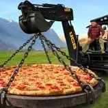 ببینید| غذای روستایی در آذربایجان؛ پخت یک پیتزای غول پیکر و حمل آن با بیل مکانیکی