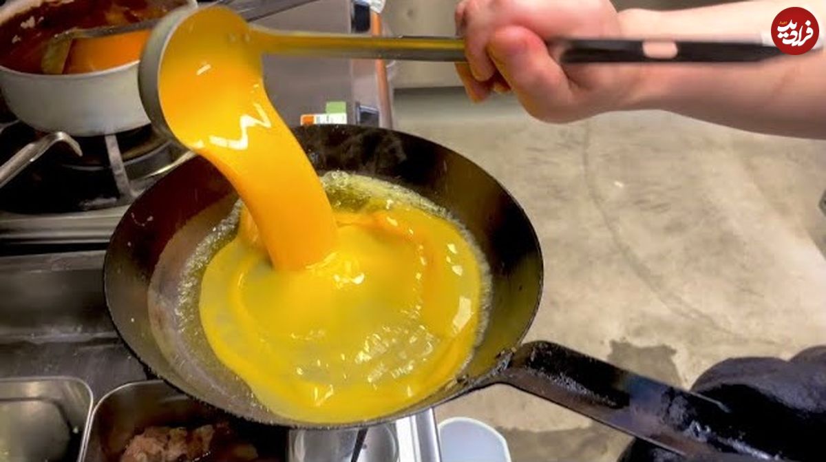 ببینید؛ غذای خیابانی در ژاپن؛ پخت انواع غذا با تخم مرغ و برنج
