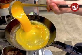 ببینید؛ غذای خیابانی در ژاپن؛ پخت انواع غذا با تخم مرغ و برنج