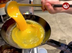 ببینید؛ غذای خیابانی در ژاپن؛ پخت انواع غذا با تخم مرغ و برنج